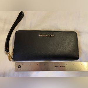 Michael Kors Black Leather Continental Wristlet